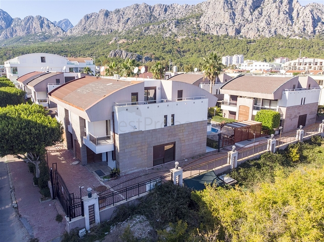 Вилла 6+1 в районе Коньяалты Анталья 500 м до моря