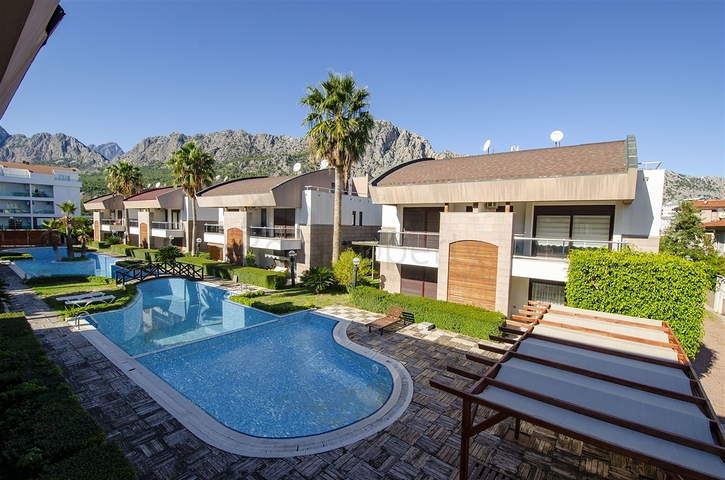 Вилла 6+1 в районе Коньяалты Анталья 500 м до моря