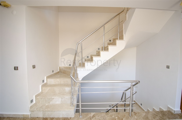 Вилла 6+1 в районе Коньяалты Анталья 500 м до моря