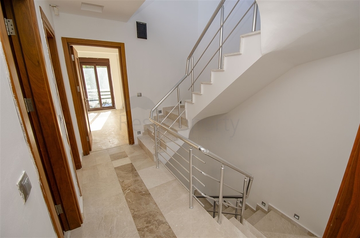 Вилла 6+1 в районе Коньяалты Анталья 500 м до моря