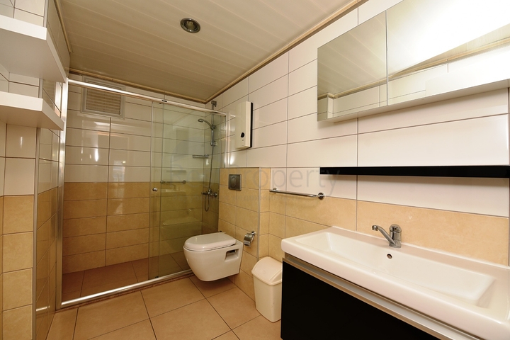 Меблированная квартира с двумя спальнями на аренду.