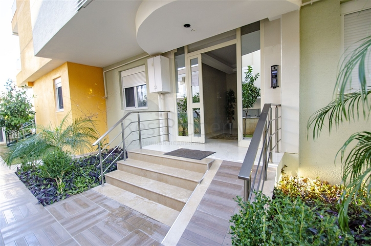 Пентхаус 4+1 в комплексе 600 м до моря в Коньяалты