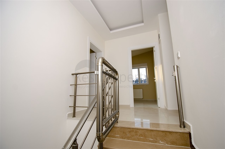 Пентхаус 4+1 в комплексе 600 м до моря в Коньяалты