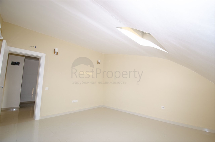 Пентхаус 4+1 в комплексе 600 м до моря в Коньяалты