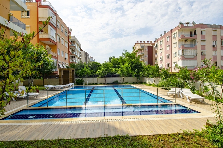 Пентхаус 4+1 в комплексе 600 м до моря в Коньяалты