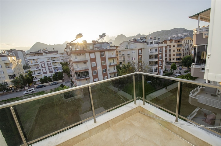 Пентхаус 4+1 в комплексе 600 м до моря в Коньяалты