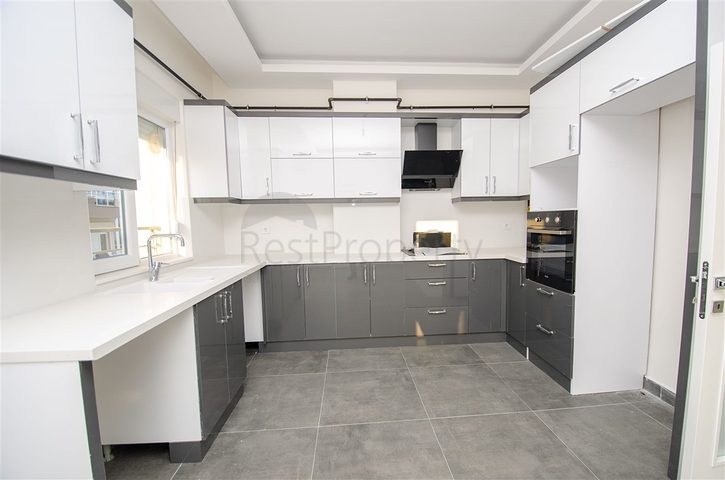 Пентхаус 4+1 в комплексе 600 м до моря в Коньяалты