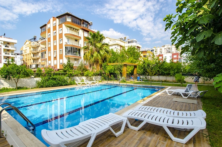 Пентхаус 4+1 в комплексе 600 м до моря в Коньяалты