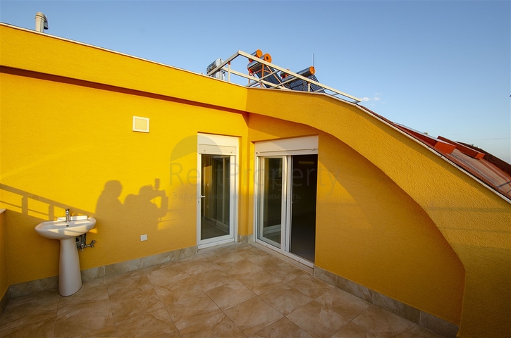 Пентхаус 4+1 в комплексе 600 м до моря в Коньяалты