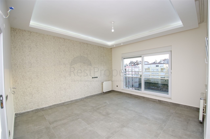 Пентхаус 4+1 в комплексе 600 м до моря в Коньяалты