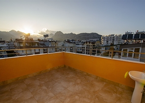 Пентхаус 4+1 в комплексе 600 м до моря в Коньяалты