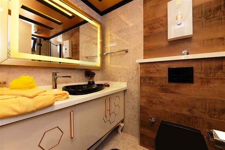 Квартира планировка 3+1 с видом на порт в центре Алании