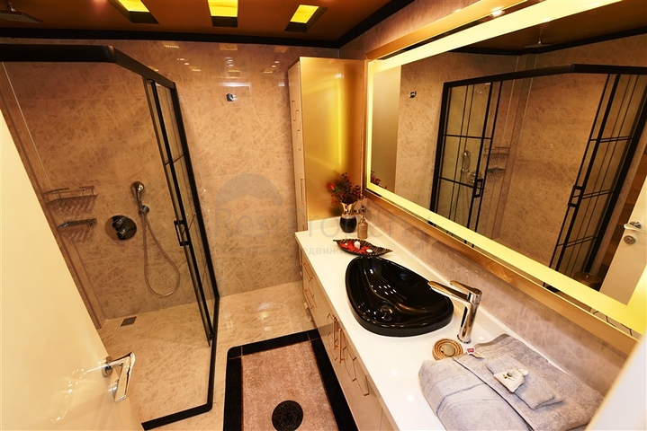 Квартира планировка 3+1 с видом на порт в центре Алании