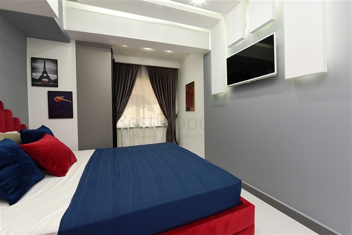 Квартира планировка 3+1 с видом на порт в центре Алании