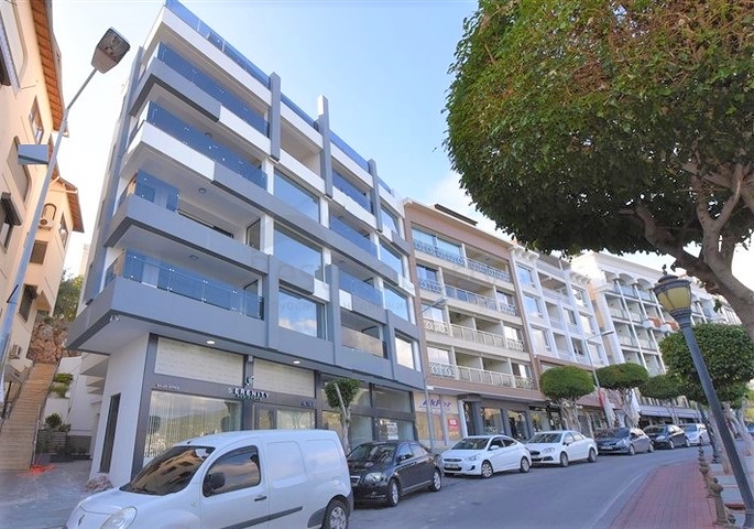 Квартира планировка 3+1 с видом на порт в центре Алании