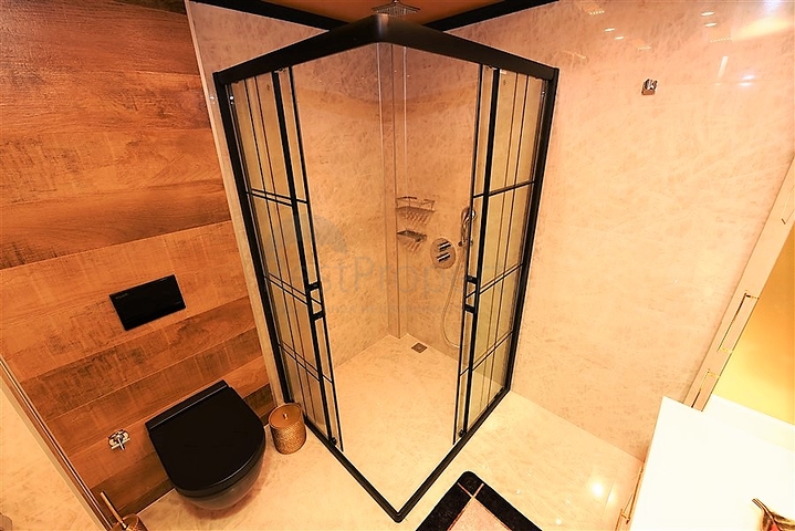 Квартира планировка 3+1 с видом на порт в центре Алании