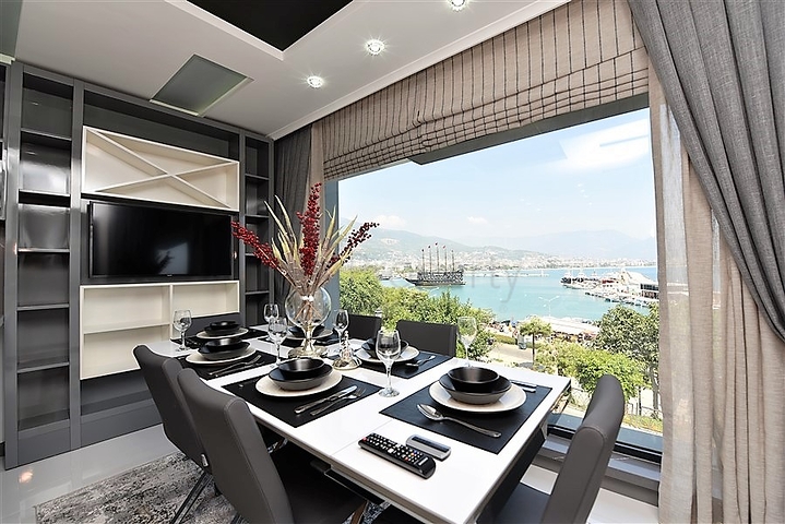 Квартира планировка 3+1 с видом на порт в центре Алании