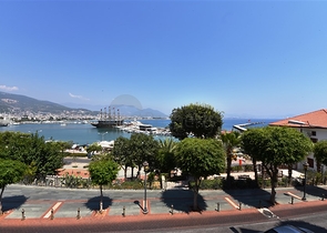 Квартира планировка 3+1 с видом на порт в центре Алании