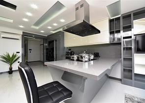 Квартира планировка 3+1 с видом на порт в центре Алании