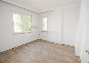 Трехкомнатная квартира в Лимане Коньяалты 700 м до моря