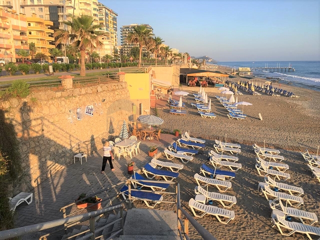 Меблированная квартира на первой береговой линии