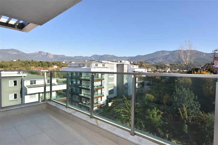 Меблированный пентхаус в районе Кестель