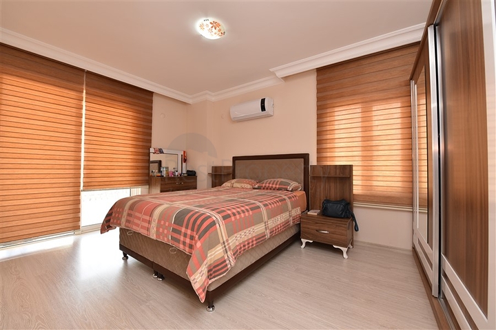 Трехкомнатная квартира с мебелью в Махмутларе.