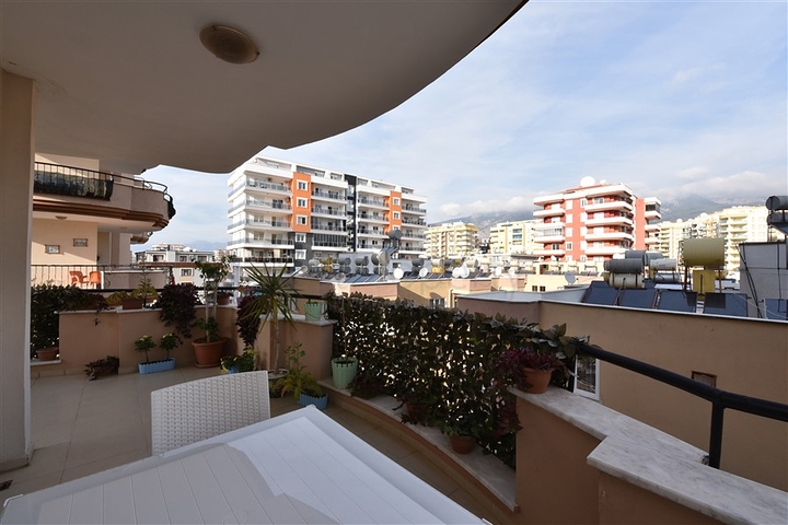 Трехкомнатная квартира с мебелью в Махмутларе.