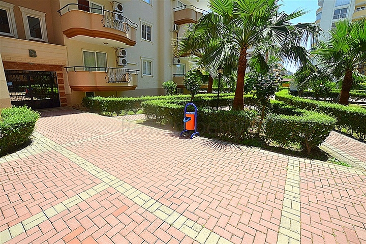 Трехкомнатная квартира с мебелью в Махмутларе.