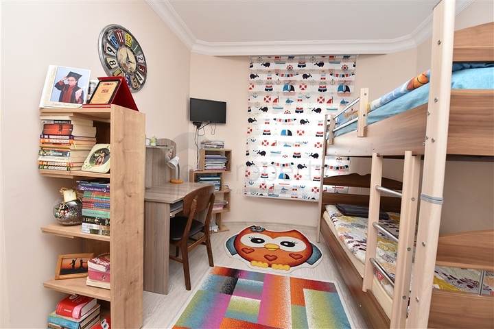 Трехкомнатная квартира с мебелью в Махмутларе.