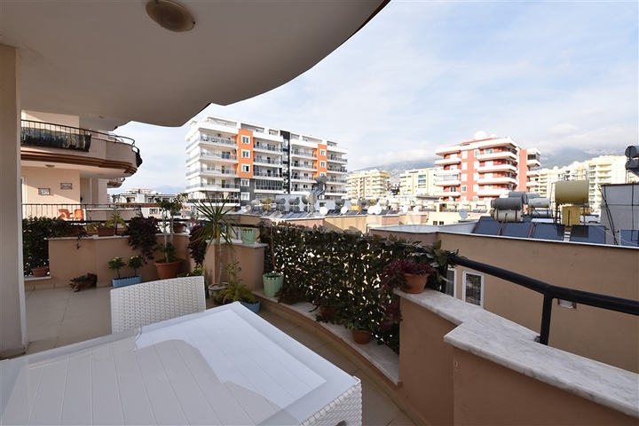 Трехкомнатная квартира с мебелью в Махмутларе.