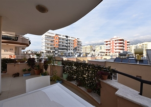 Трехкомнатная квартира с мебелью в Махмутларе.