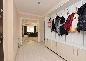 Трехкомнатная квартира с мебелью в Махмутларе.