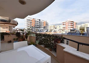 Трехкомнатная квартира с мебелью в Махмутларе.