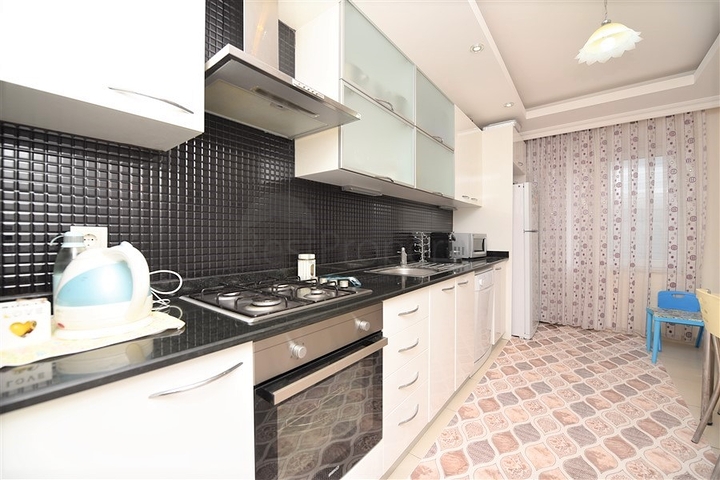 Меблированная квартира с тремя спальнями в Авсалларе