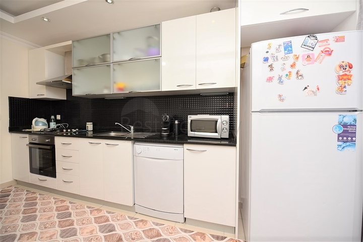 Меблированная квартира с тремя спальнями в Авсалларе