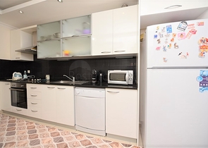 Меблированная квартира с тремя спальнями в Авсалларе