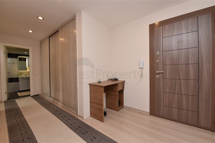 Трехкомнатная квартира с мебелью по выгодной цене