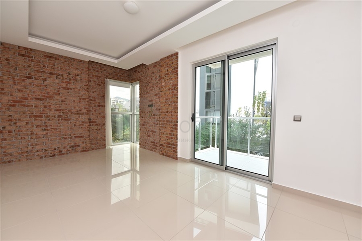 Трехкомнатная квартира на первой линии в Кестеле