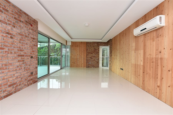 Трехкомнатная квартира на первой линии в Кестеле