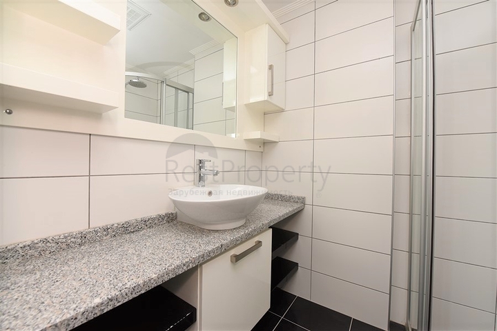 Трехкомнатная квартира на первой линии в Кестеле