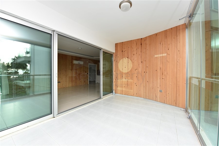 Трехкомнатная квартира на первой линии в Кестеле