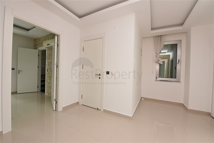 Трехкомнатная квартира на первой линии в Кестеле