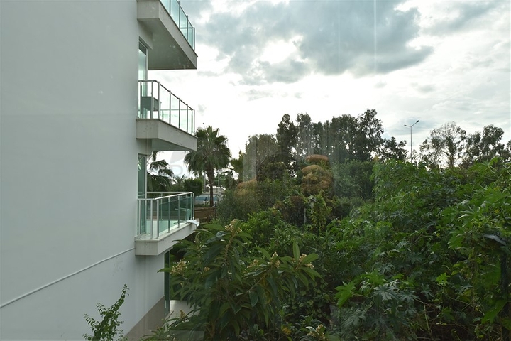 Трехкомнатная квартира на первой линии в Кестеле