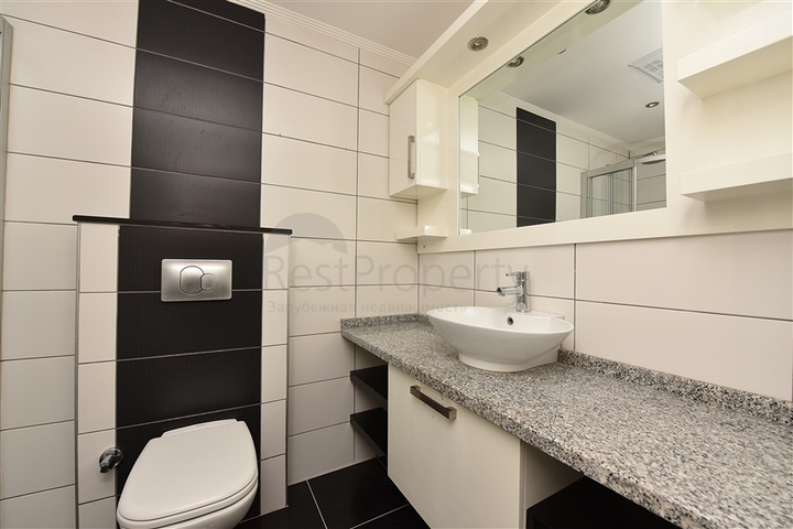 Трехкомнатная квартира на первой линии в Кестеле