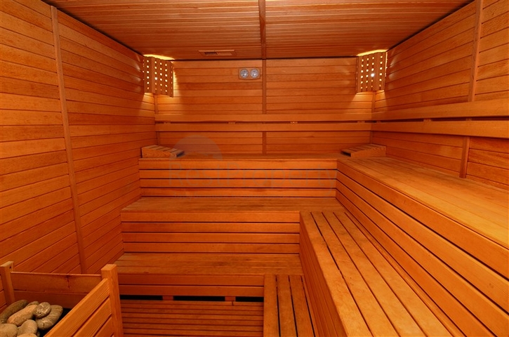 Трехкомнатная квартира на первой линии в Кестеле