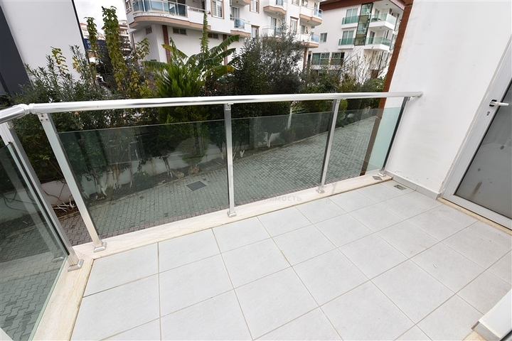 Трехкомнатная квартира на первой линии в Кестеле