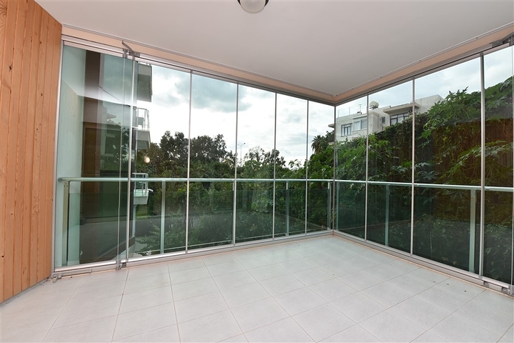 Трехкомнатная квартира на первой линии в Кестеле