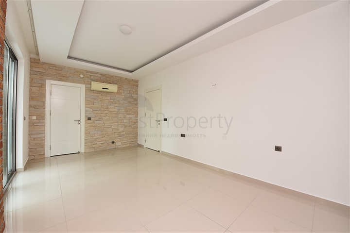 Трехкомнатная квартира на первой линии в Кестеле