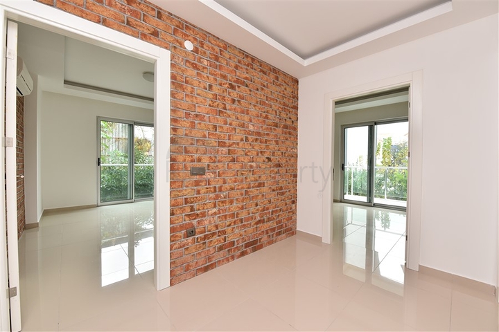 Трехкомнатная квартира на первой линии в Кестеле